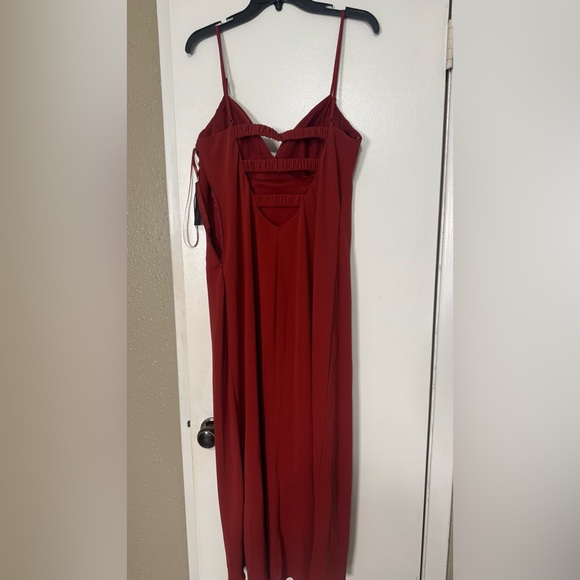 Elegant Strapless Red Dress - Picture 2 of 4